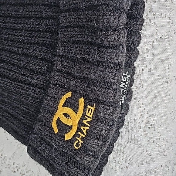CHANEL WORN 1X embroidered knit rabbit fur pom pom  foldover winter beanie - Picture 2 of 8